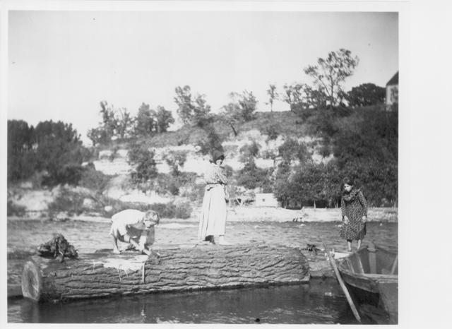 smaller version, BR0099, women gathering driftwood from bohemian flats